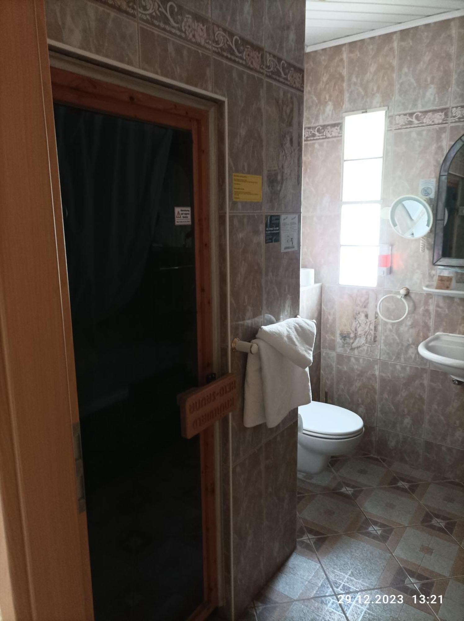 Central Hotel Шветцинген Экстерьер фото