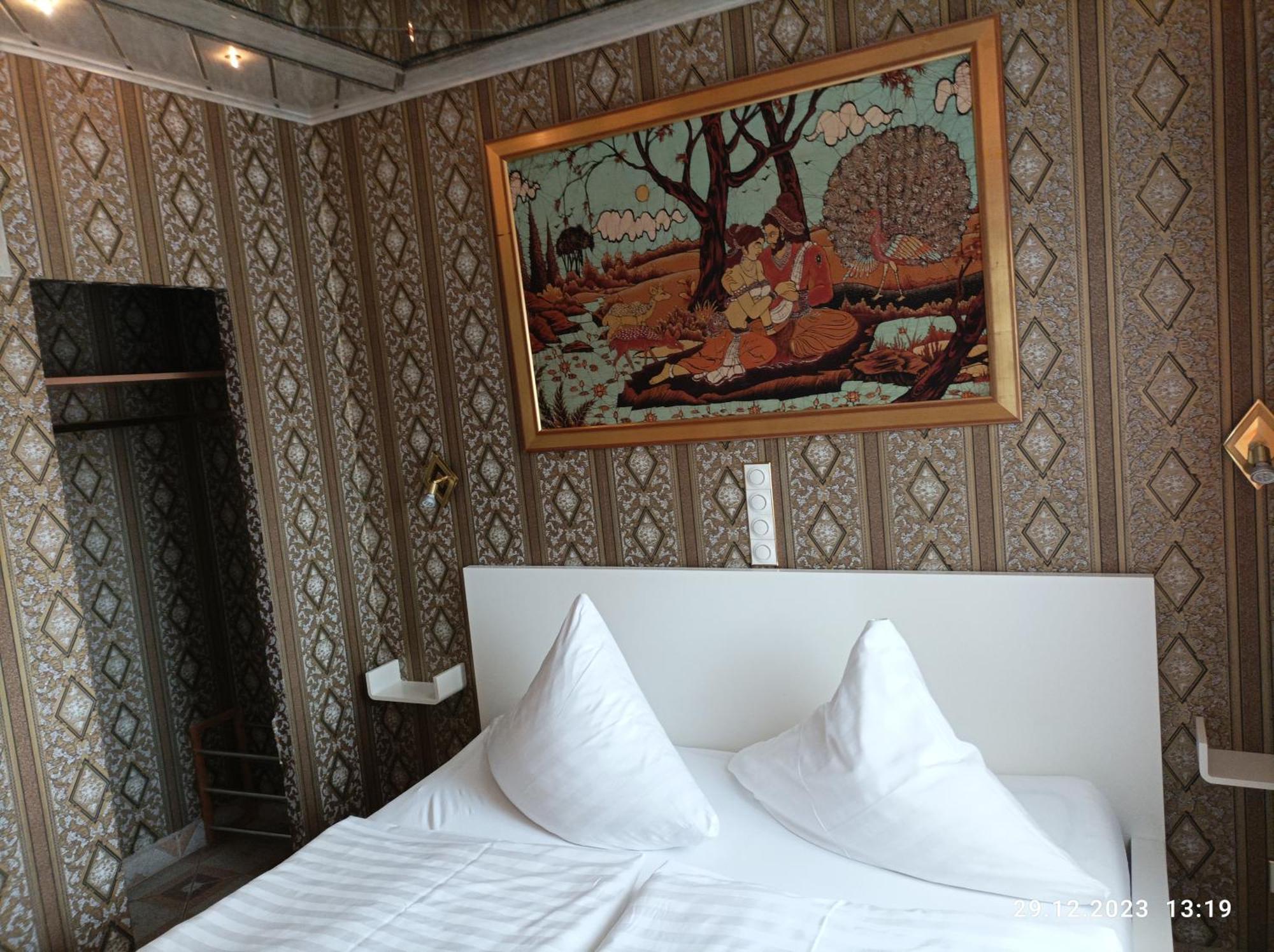 Central Hotel Шветцинген Экстерьер фото