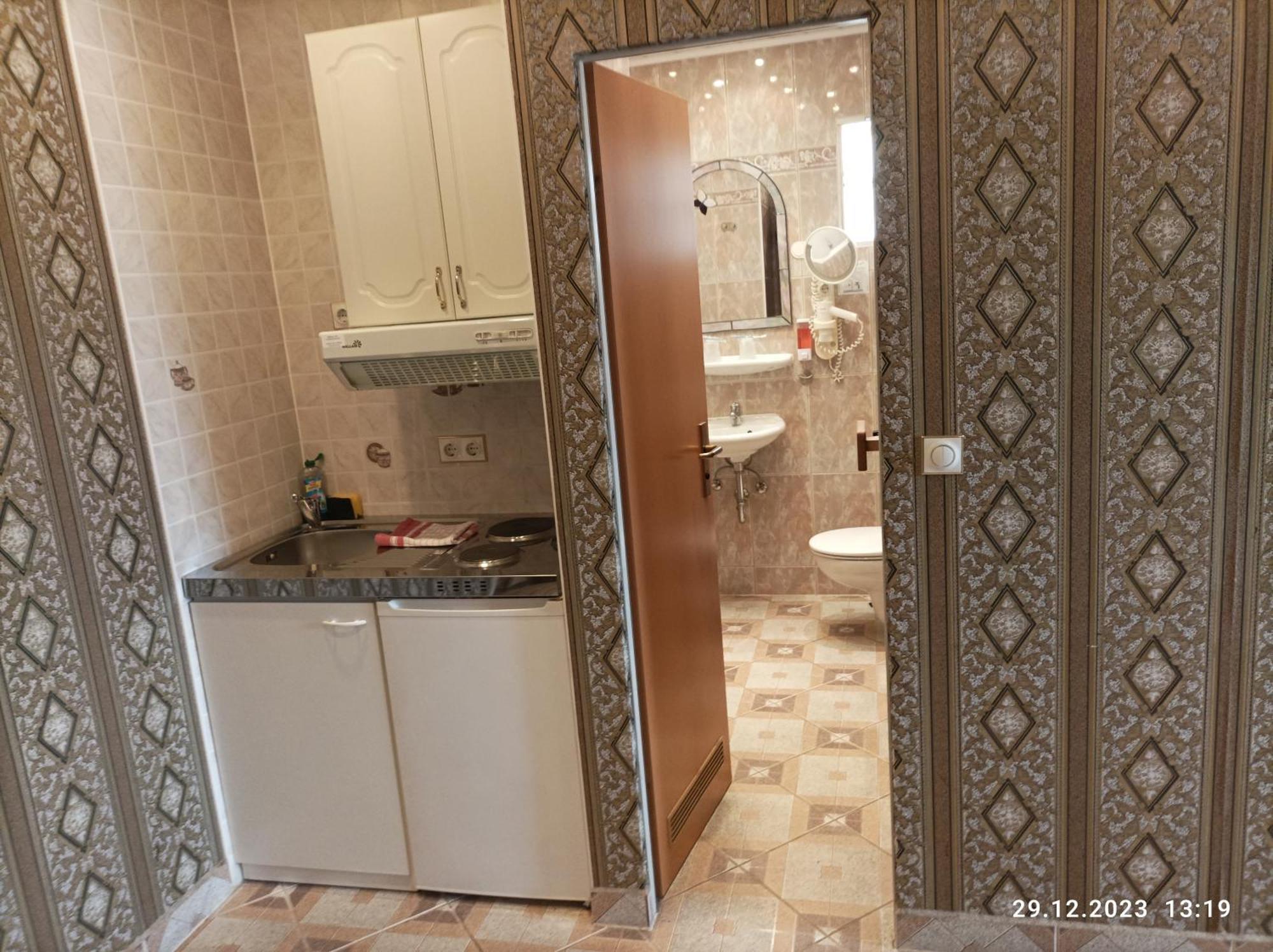 Central Hotel Шветцинген Экстерьер фото