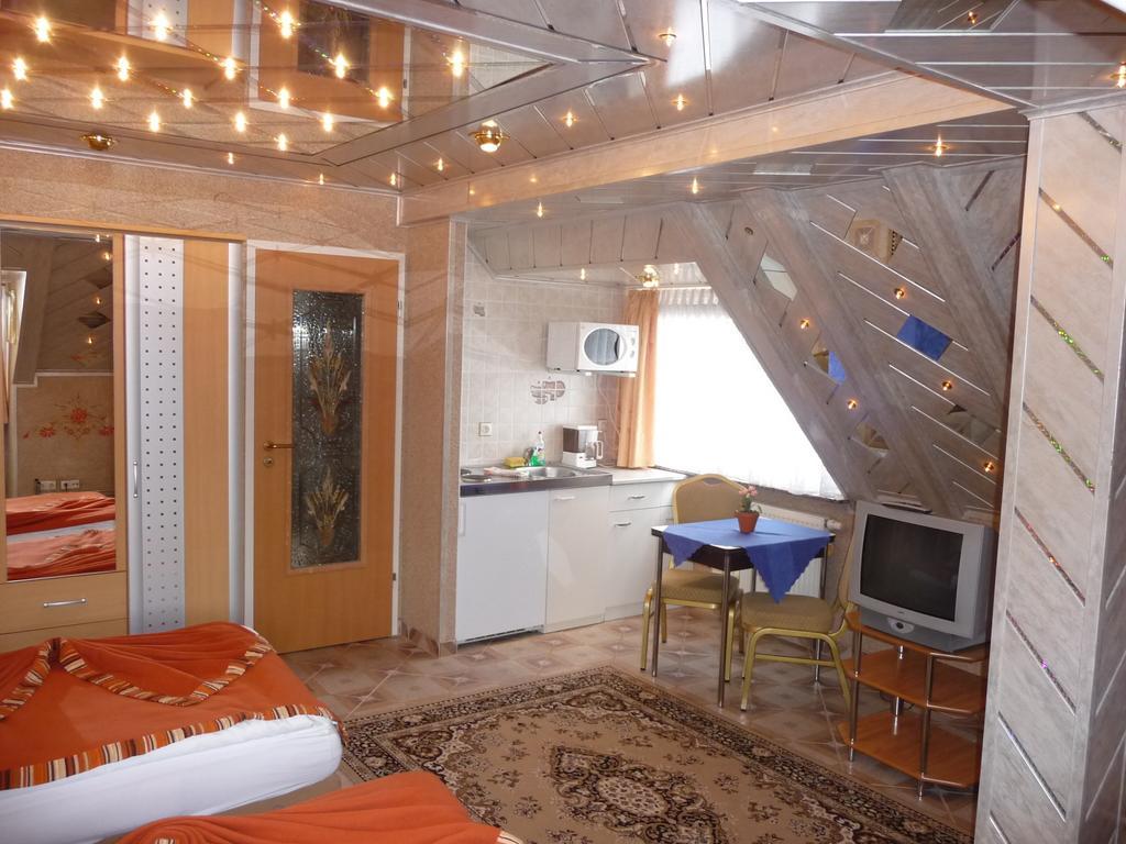Central Hotel Шветцинген Экстерьер фото